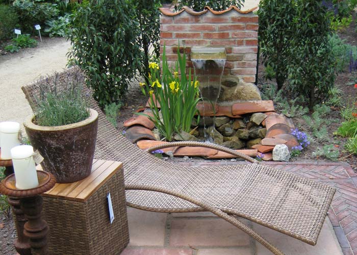 Garten mediterran gestaltet mit Sitzecke